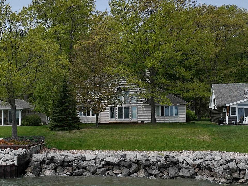 2115 Douglas Dr, Tawas City, MI 48763 Zillow