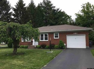 2 Deerwood Dr, Albany, NY 12205
