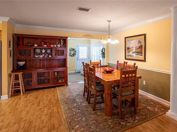 3rd image of 73 Thornhill Dr
