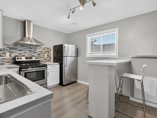 18303 76th Ave NW, Edmonton, AB T5T 4R2