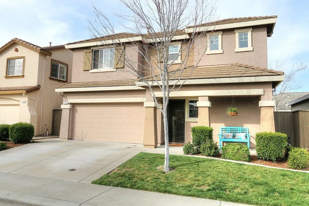 1658 Grey Bunny Dr photo 1