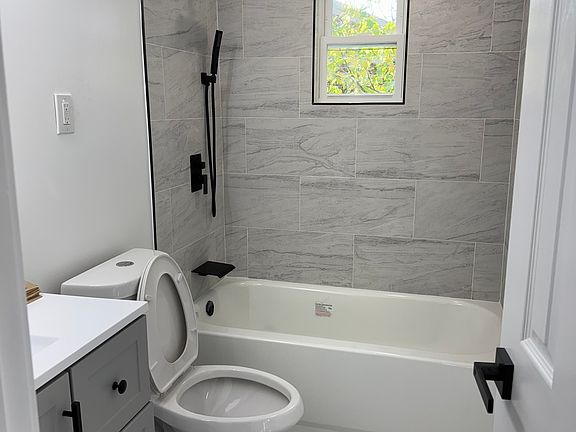 5th image of 60-62 Greenbriar Dr #1