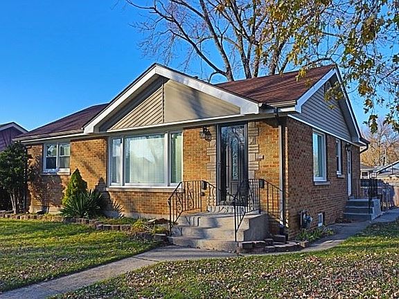 2nd image of 662 E 160th Pl
