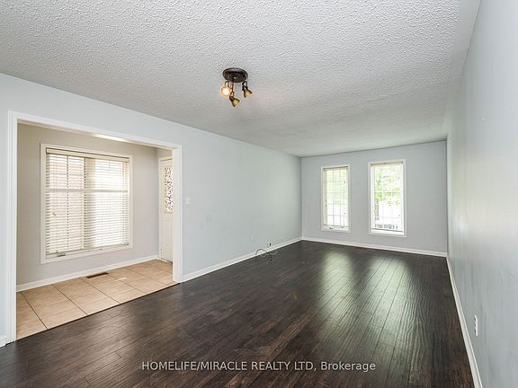 4th image of 27 Sugarhill Dr N