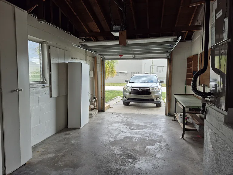 1013 Meadowlawn Dr N — Photo 32