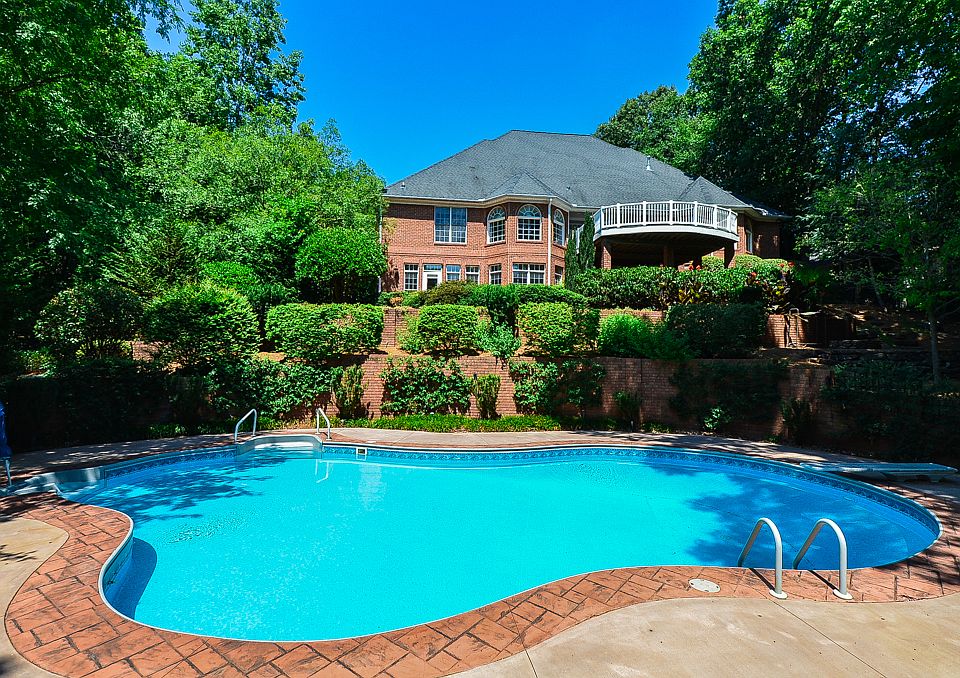 1st image of 10 Pine Valley Ct