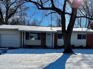 7296 Town And Country Pl, Hazelwood, MO 63042