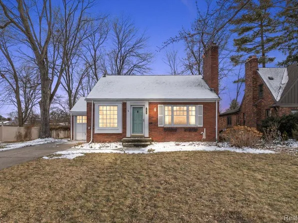 17601 Cambridge Blvd, Lathrup Village, MI 48076