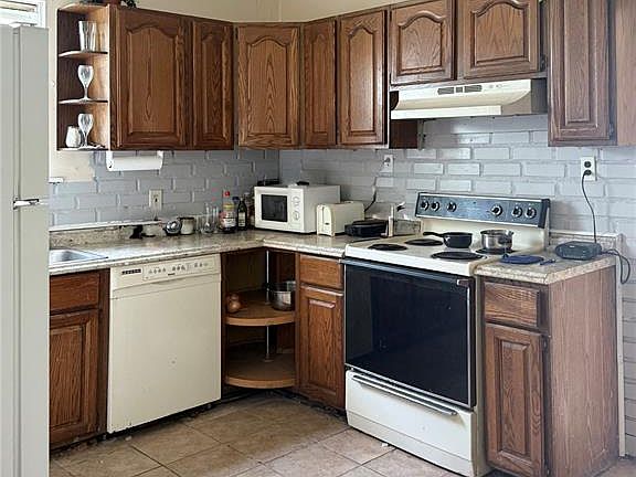 5th image of 4260 Miami St