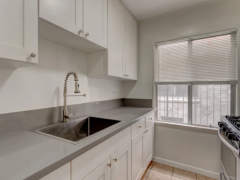 1164 S Norton Ave #13 — Photo 6