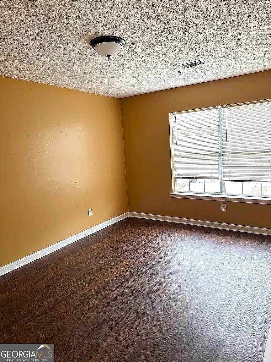3 bed, 2.0 bath, 1500 sqft, $2,000 — Photo 3