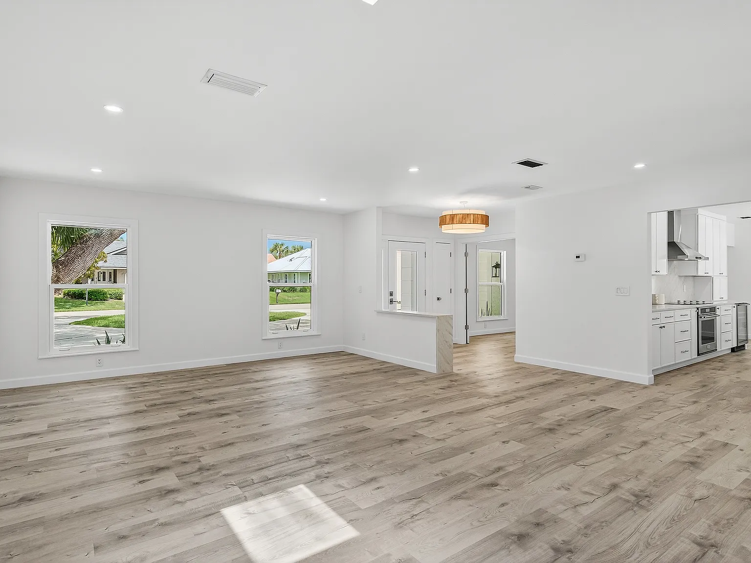 4 bed, 2.5 bath, 2514 sqft, $7,500 — Photo 3