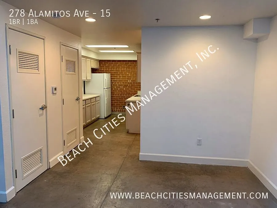 Large Loft In Historical Building located in Downtown Long Beach with one assigned parking space — Photo 3