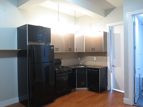 4th image of 219 Manhattan Ave APT 4R