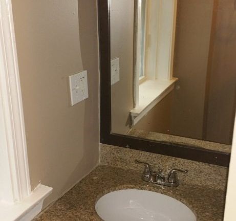 3rd image of 7816 S Cregier Ave