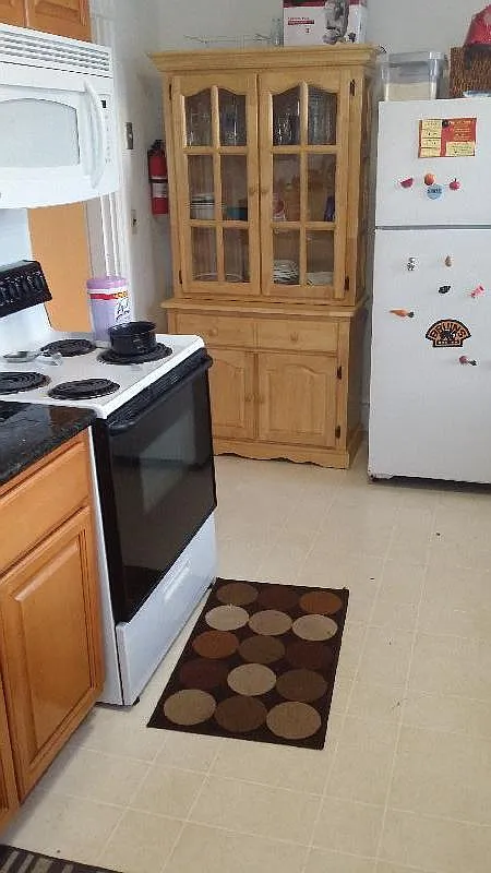 3 bed, 1600 sqft, $2,700 — Photo 2
