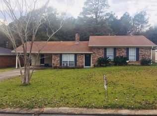 135 Camellia Ln, Pineville, LA 71360