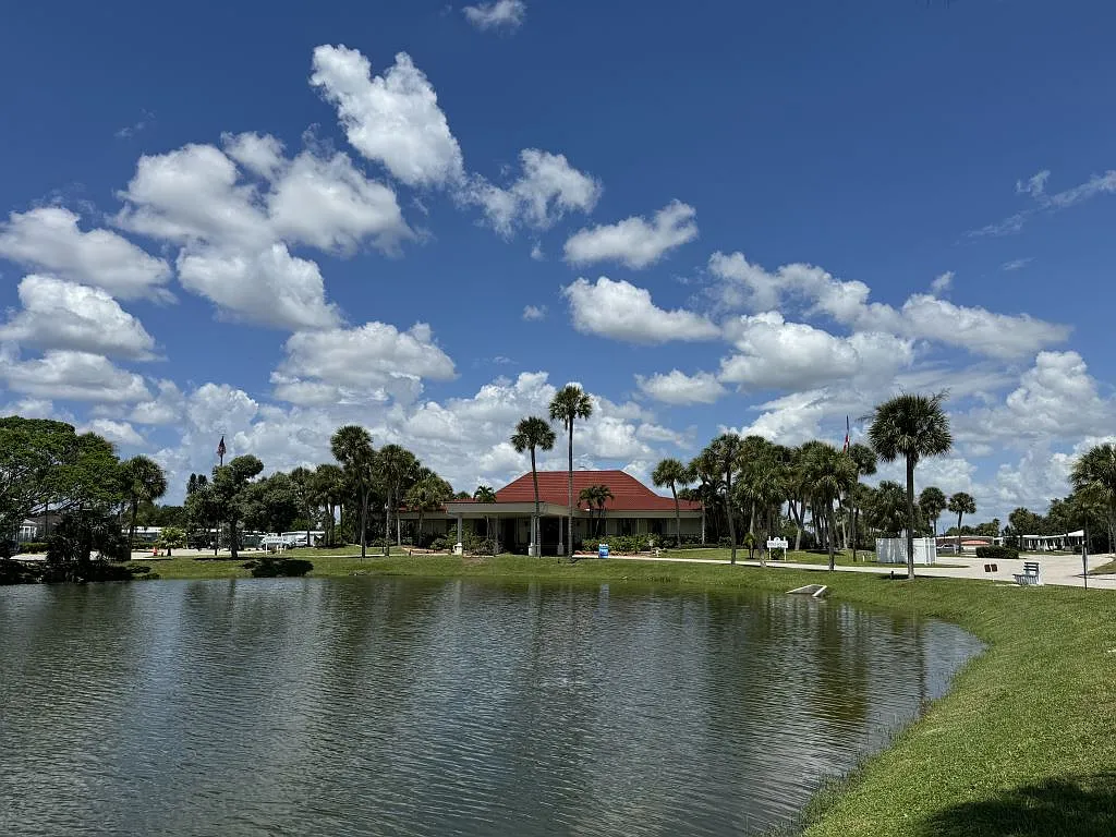 2 bed, 2.5 bath, 1456 sqft, $1,599 — Photo 3