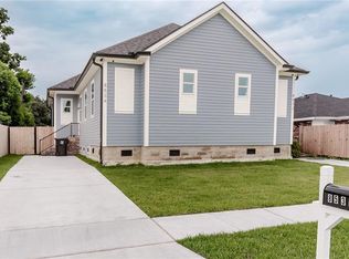 8532 Regiment Dr, Chalmette, LA 70043