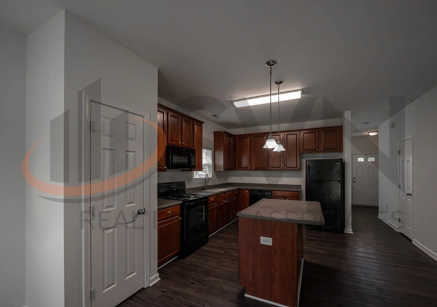 Spacious 4 Bedroom Home with Two-Car Garage in Swann's Mill Community — Photo 3