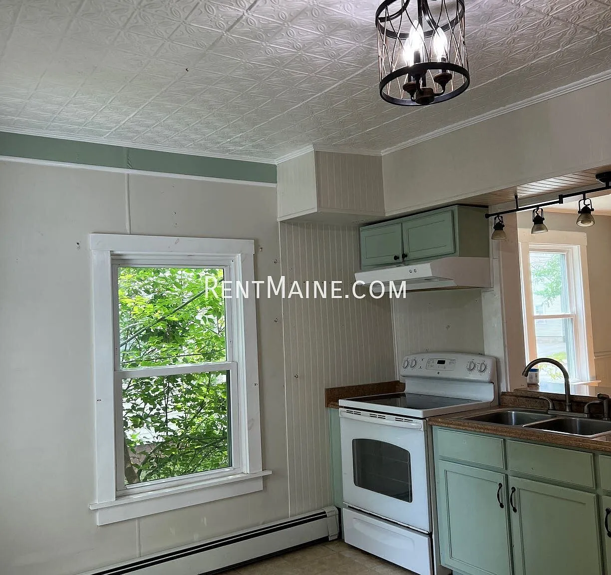 3 bed, $1,550 — Photo 1