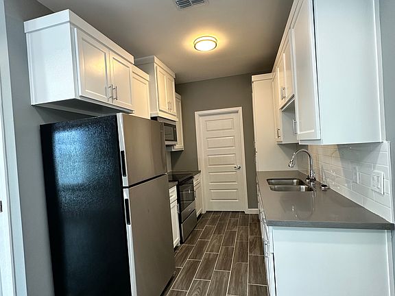 3rd image of 217 Lauryn Dr #1
