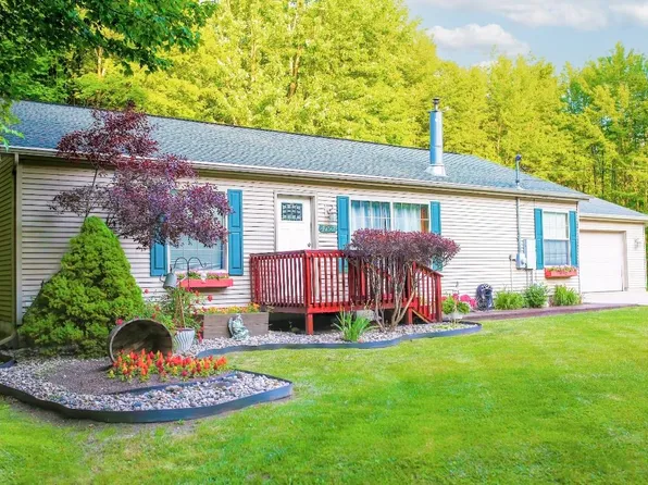 4792 N Water Rd, Sanford, MI 48657