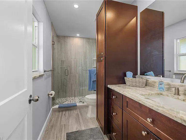 2 Fairview Blvd — Photo 14