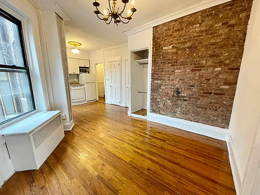 Rented by City Connections Realty | media 11