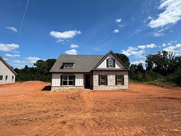 4th image of 1098 Windy Hill Rd