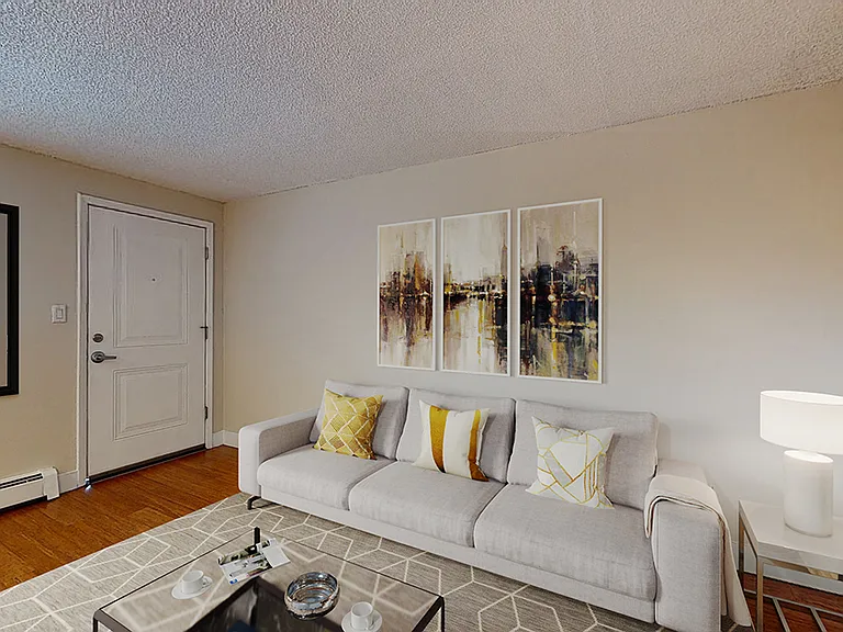1202 Logan — Photo 6