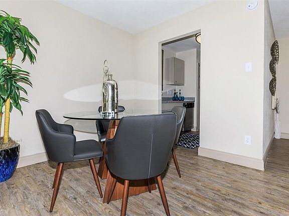 4th image of 10751 Meadowglen Ln #182