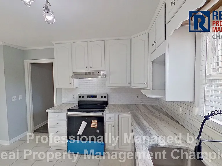 639 N College Rd — Photo 4