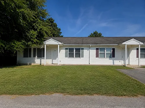 Two bedroom, 1 bath apartment in Burlington Photo 1