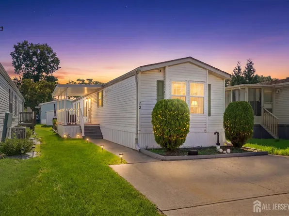 12 Twain Rd, North Brunswick, NJ 08902