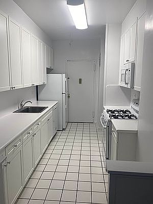 3rd image of 2500 Johnson Ave APT 1H