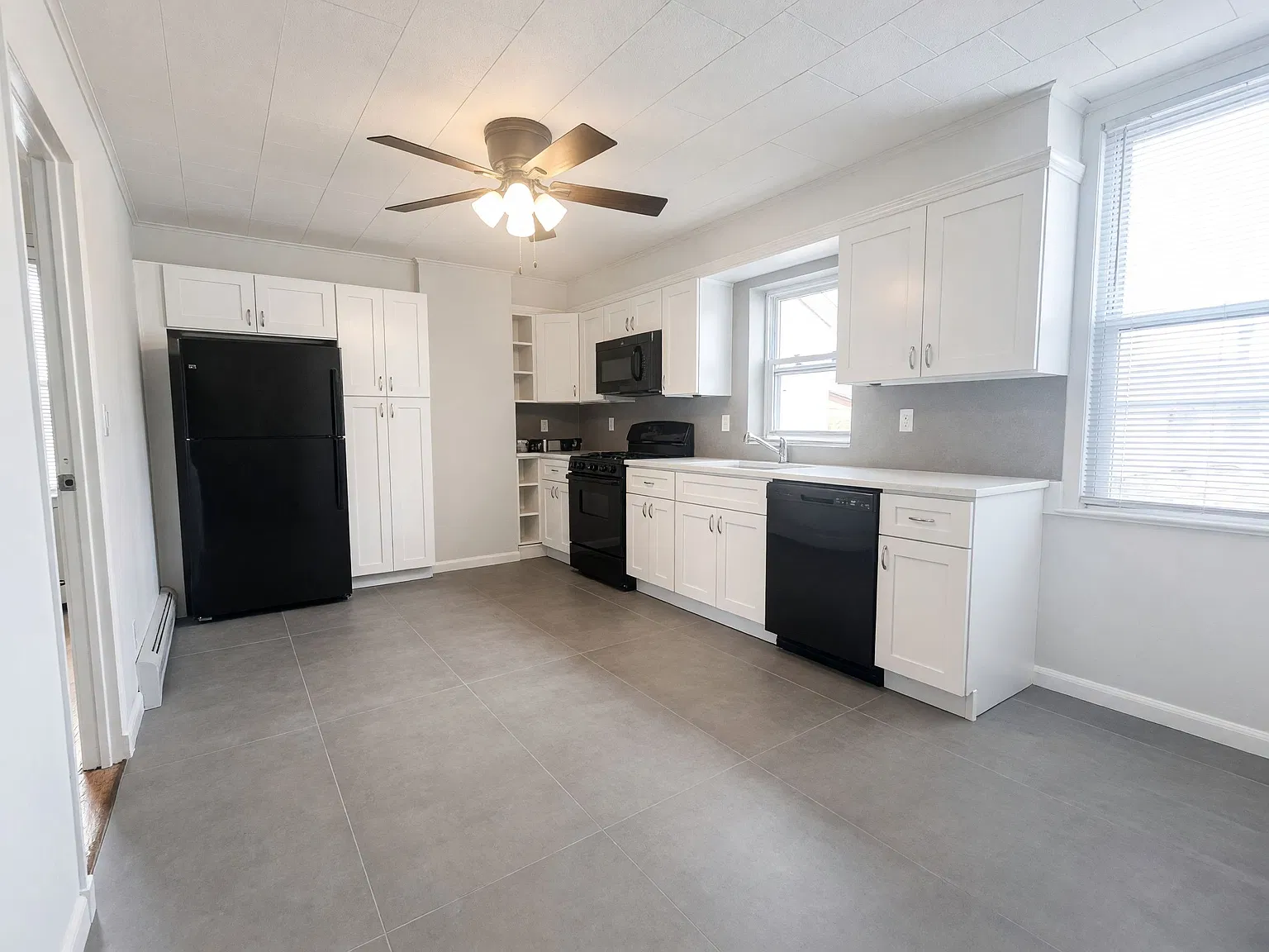 2 bed, 800 sqft, $2,100 — Photo 2