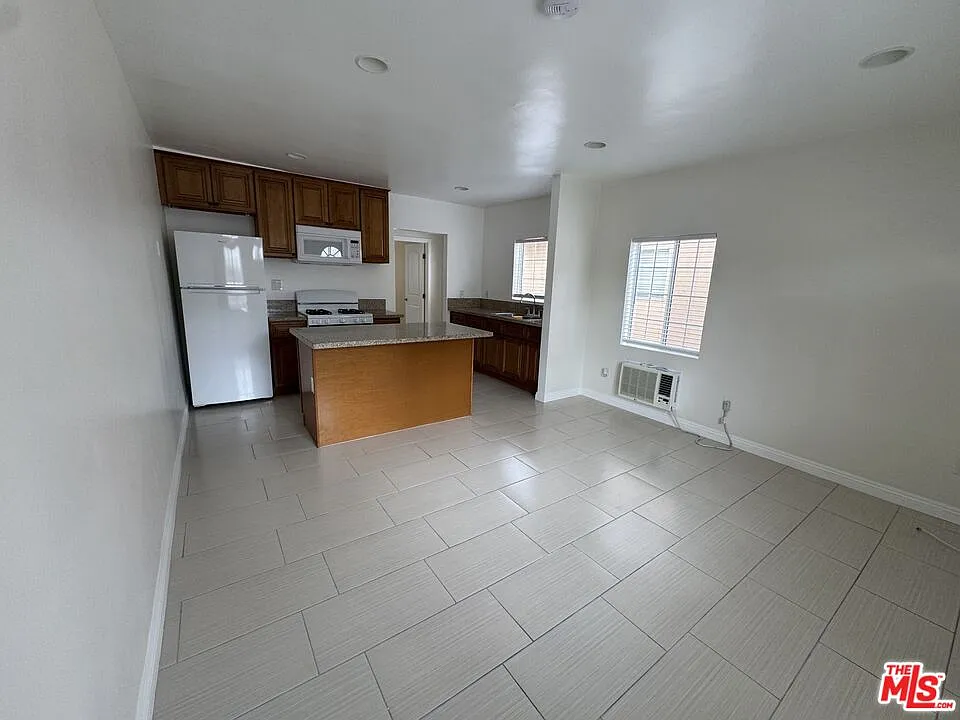 1 bed, 1.0 bath, $1,525 — Photo 3
