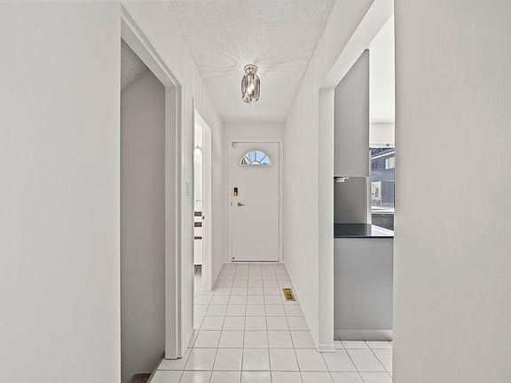 3rd image of 7326 Capistrano Dr