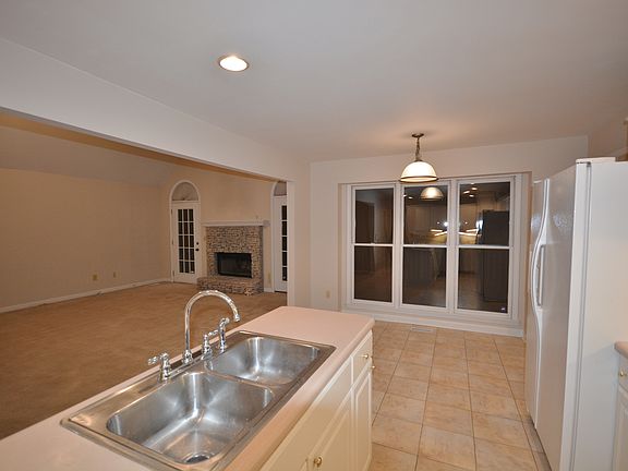 4th image of 36 Valley Brook Dr