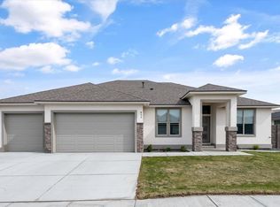 832 Waylon Dr, West Richland, WA
