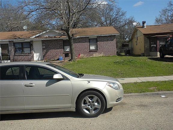 2nd image of 1505 Greenbriar Dr