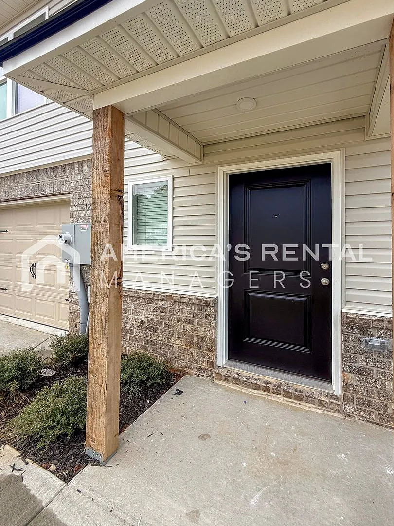 Home for rent in Lincoln! Available to View Now — Photo 3