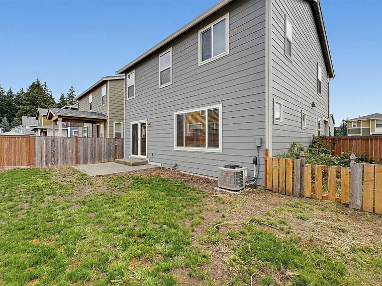 831 Burwood St SE — Photo 38