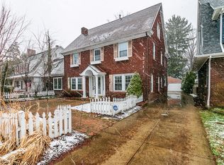 12711 Cedar Rd, Cleveland Heights, OH 44106