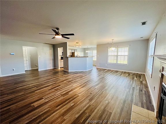 5th image of 641 Hogart St