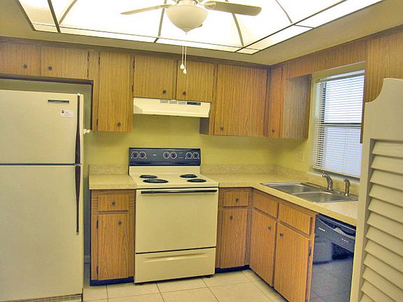 5th image of 608 Cottage Ln