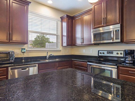 4th image of 178 Richmond Dr