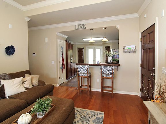 3rd image of 2542 E Turtle Creek Dr