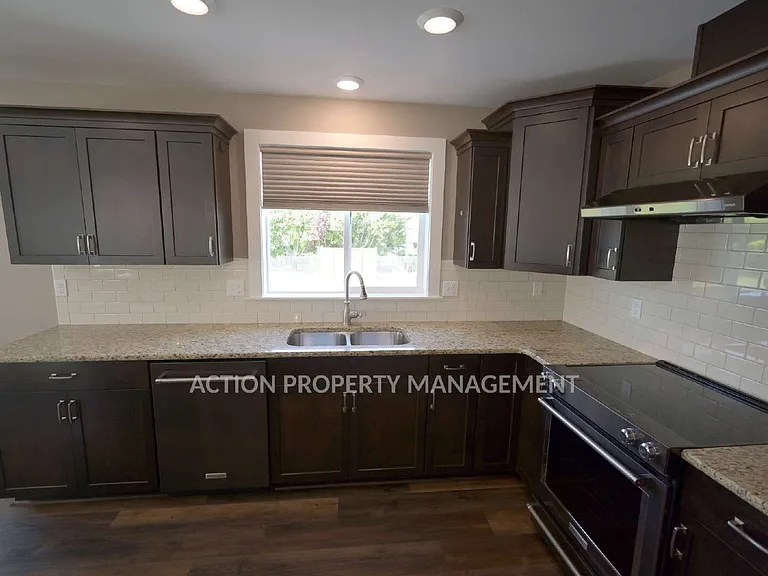 41 Victoria View St — Photo 8